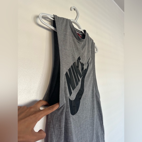 Nike tank top in XS - Picture 2 of 4